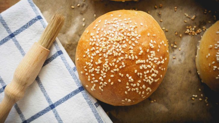 8245329-baking-powder-hamburger-buns-BG-Foods-4x3-1-fcf04ba836fe43d5b7e6442a2a8ddd48